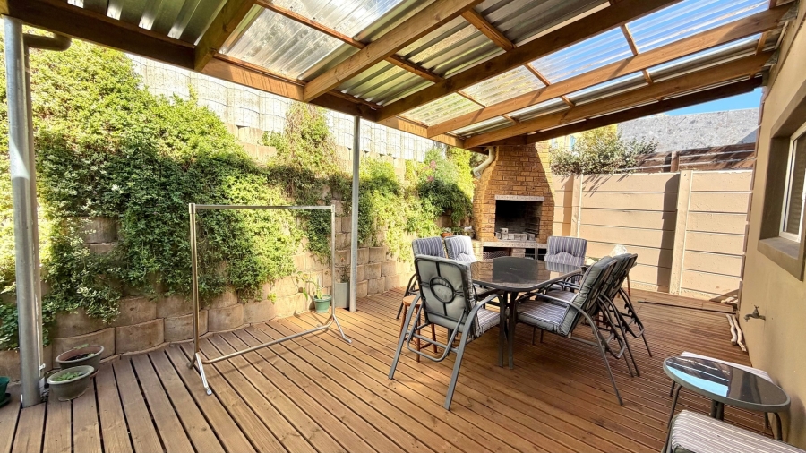 3 Bedroom Property for Sale in Mountainside Western Cape